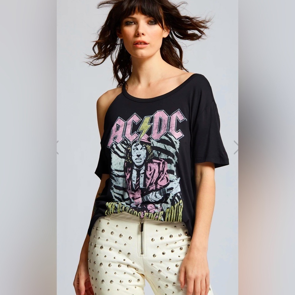 Recycled karma AC/DC The Razors Edge Tour
Cold Shoulder Tee
